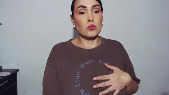 Snapshot of Miss_Agatha chatting on 10/30/25, 02:24 Miss Agatha online show from 10/30/25, 02:24