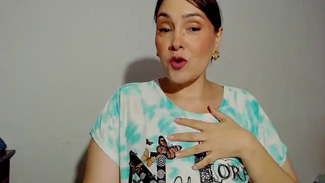 Snapshot of Miss_Agatha chatting on 11/02/25, 02:58 Miss Agatha online show from 11/02/25, 02:58