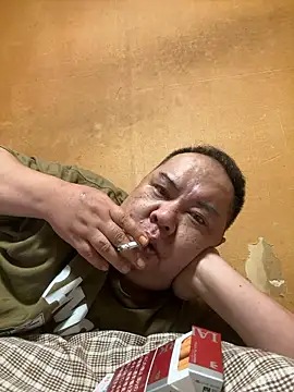 punk0805 online show from 10/18/25, 08:04