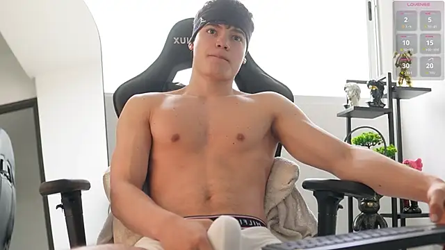 Max cortes1 online show from 10/22/25, 03:45