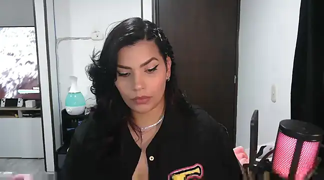 CarolinaRincon online show from 03/18/25, 09:53