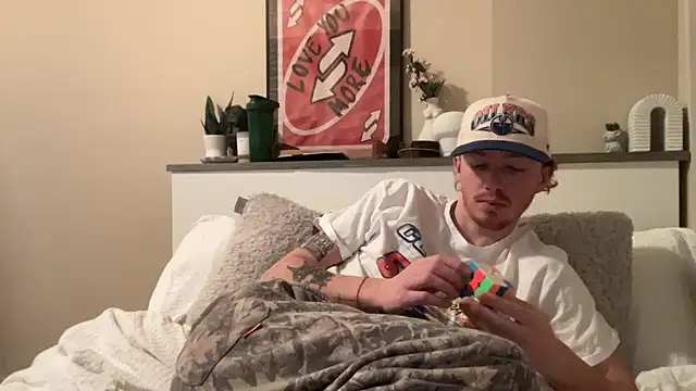 younghungginger online show from 12/21/24, 03:25