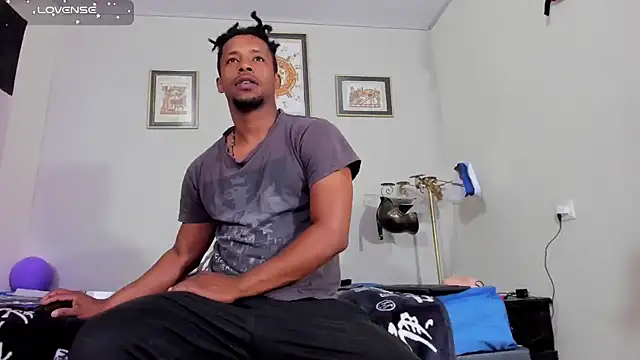 AlejoKhalifa  online show from 11/04/25, 10:14