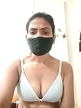 Snapshot of sunita6009 chatting on 07/06/26, 03:03 sunita6009 online show from 07/06/26, 03:03
