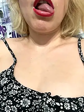 Yourdirtybitch online show from 10/17/25, 01:14