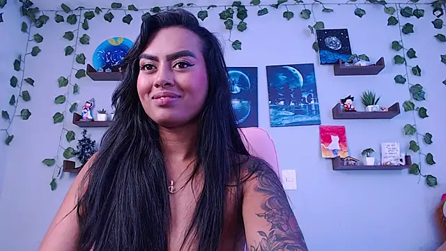 Snapshot of macey_elliot_ chatting on 01/06/25, 05:49 macey elliot  online show from 01/06/25, 05:49