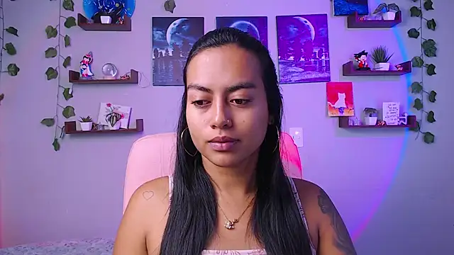 Snapshot of macey_elliot_ chatting on 02/05/25, 02:05 macey elliot  online show from 02/05/25, 02:05