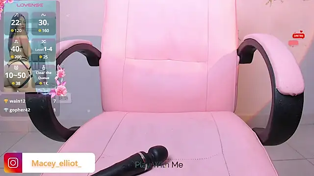 Snapshot of macey_elliot_ chatting on 03/11/25, 01:59 macey elliot  online show from 03/11/25, 01:59