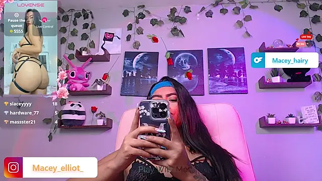 Snapshot of macey_elliot_ chatting on 03/12/25, 03:29 macey elliot  online show from 03/12/25, 03:29