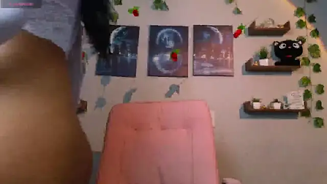 Snapshot of macey_elliot_ chatting on 03/14/25, 01:02 macey elliot  online show from 03/14/25, 01:02