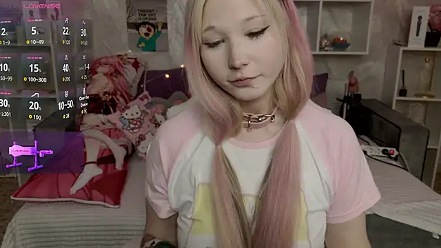 MeowkaKitty online show from 04/21/26, 02:37