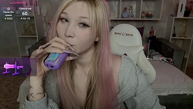 MeowkaKitty online show from 04/22/26, 02:03