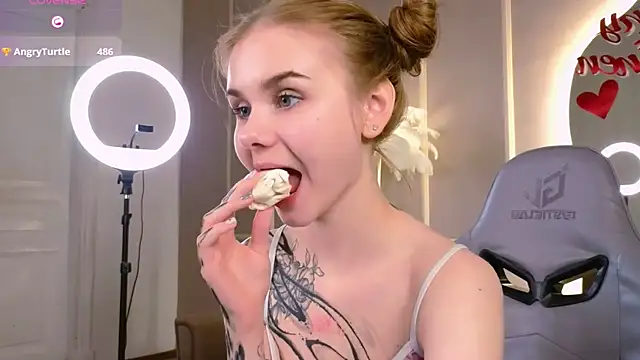 Britney Lynch online show from 02/16/25, 03:37