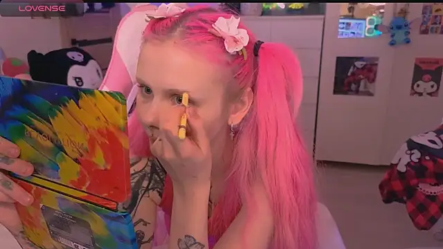 Britney Lynch online show from 10/24/25, 10:33