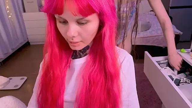 Britney Lynch online show from 11/28/25, 12:02