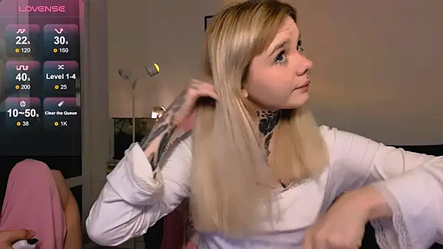 Britney Lynch online show from 04/10/26, 07:07