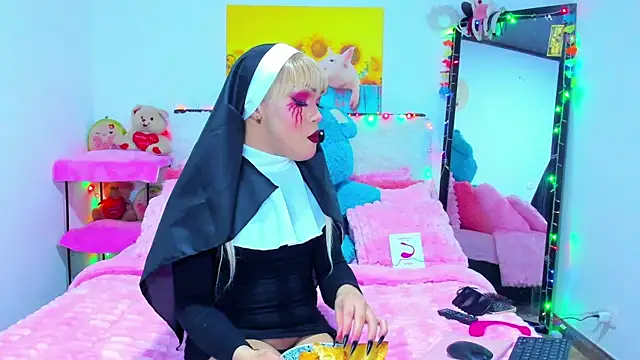 Candy Candy   online show from 10/31/25, 10:44