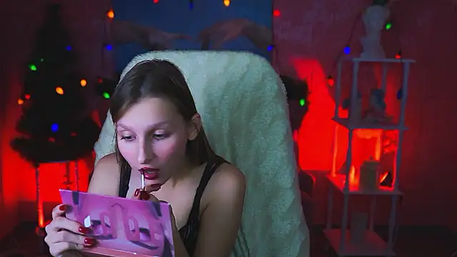 Snapshot of EllaHorton chatting on 12/05/24, 05:06 EllaHorton online show from 12/05/24, 05:06