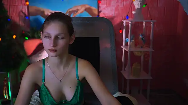 Snapshot of EllaHorton chatting on 01/04/25, 10:27 EllaHorton online show from 01/04/25, 10:27