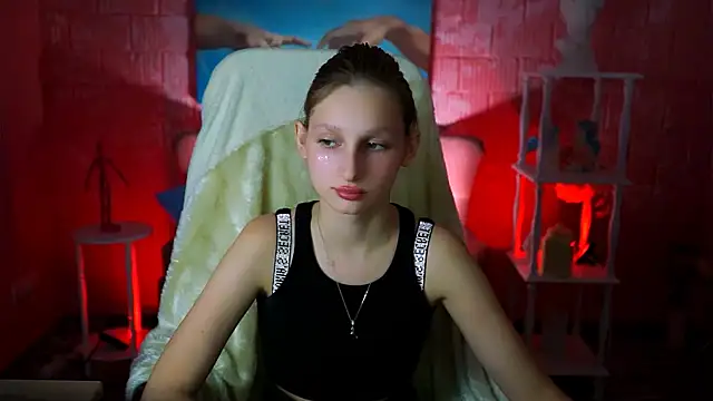 Snapshot of EllaHorton chatting on 01/27/25, 09:44 EllaHorton online show from 01/27/25, 09:44