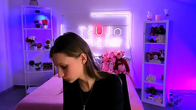 Snapshot of EllaHorton chatting on 01/29/25, 12:35 EllaHorton online show from 01/29/25, 12:35