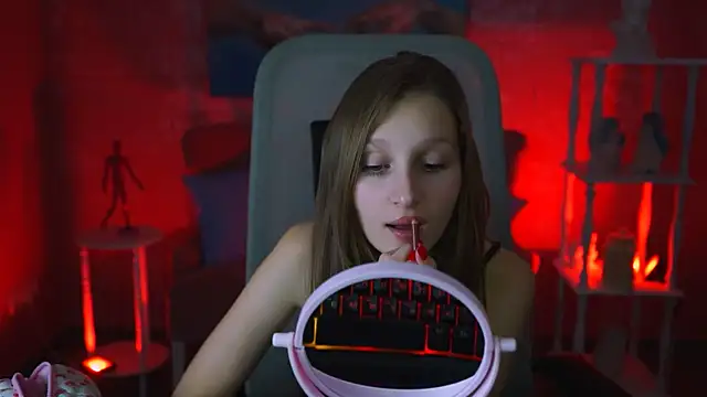 Snapshot of EllaHorton chatting on 02/08/25, 06:43 EllaHorton online show from 02/08/25, 06:43