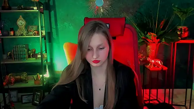 Snapshot of EllaHorton chatting on 02/28/25, 03:37 EllaHorton online show from 02/28/25, 03:37