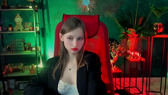 Snapshot of EllaHorton chatting on 02/28/25, 06:41 EllaHorton online show from 02/28/25, 06:41