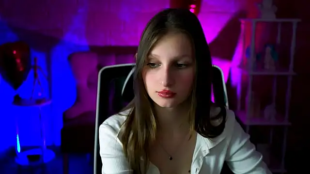 Snapshot of EllaHorton chatting on 03/03/25, 06:22 EllaHorton online show from 03/03/25, 06:22