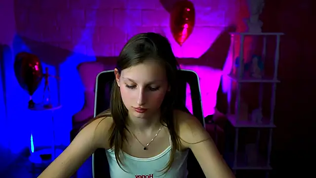 Snapshot of EllaHorton chatting on 03/05/25, 07:06 EllaHorton online show from 03/05/25, 07:06