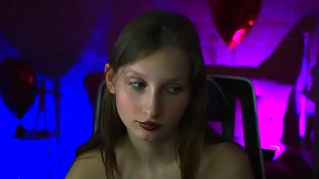 Snapshot of EllaHorton chatting on 03/07/25, 07:27 EllaHorton online show from 03/07/25, 07:27