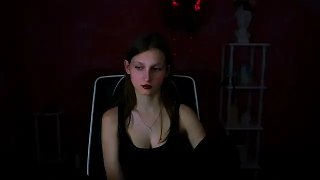 Snapshot of EllaHorton chatting on 03/09/25, 01:26 EllaHorton online show from 03/09/25, 01:26