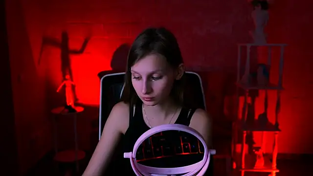 Snapshot of EllaHorton chatting on 03/12/25, 12:36 EllaHorton online show from 03/12/25, 12:36