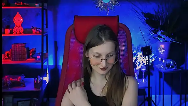 Snapshot of EllaHorton chatting on 03/13/25, 08:43 EllaHorton online show from 03/13/25, 08:43