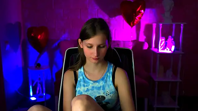 Snapshot of EllaHorton chatting on 03/14/25, 06:50 EllaHorton online show from 03/14/25, 06:50