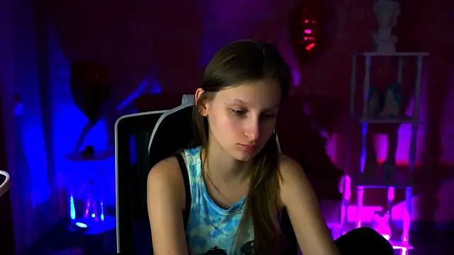 Snapshot of EllaHorton chatting on 03/15/25, 07:09 EllaHorton online show from 03/15/25, 07:09