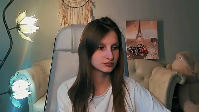 Snapshot of EllaHorton chatting on 03/18/25, 12:47 EllaHorton online show from 03/18/25, 12:47