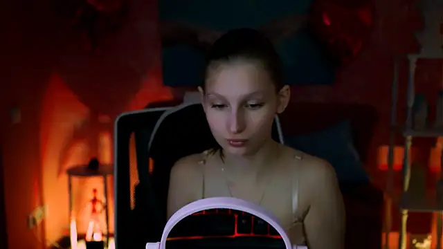 Snapshot of EllaHorton chatting on 03/22/25, 05:39 EllaHorton online show from 03/22/25, 05:39