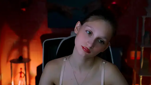 Snapshot of EllaHorton chatting on 03/22/25, 11:42 EllaHorton online show from 03/22/25, 11:42