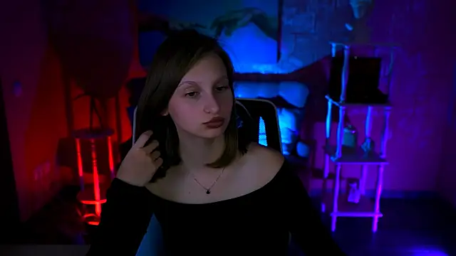 Snapshot of EllaHorton chatting on 09/23/25, 05:16 EllaHorton online show from 09/23/25, 05:16