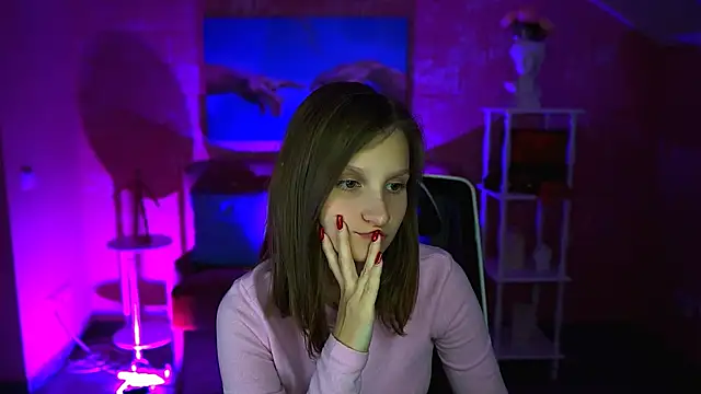 Snapshot of EllaHorton chatting on 10/11/25, 12:26 EllaHorton online show from 10/11/25, 12:26