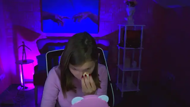 Snapshot of EllaHorton chatting on 11/10/25, 08:35 EllaHorton online show from 11/10/25, 08:35