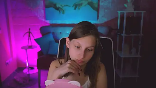 Snapshot of EllaHorton chatting on 11/19/25, 06:19 EllaHorton online show from 11/19/25, 06:19