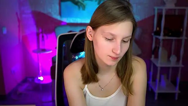 Snapshot of EllaHorton chatting on 03/01/26, 09:44 EllaHorton online show from 03/01/26, 09:44