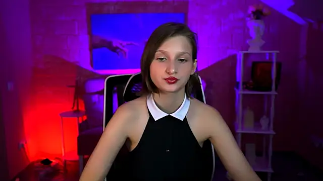 Snapshot of EllaHorton chatting on 07/06/26, 01:30 EllaHorton online show from 07/06/26, 01:30