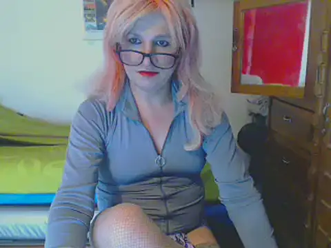 Snapshot of LorenJade chatting on 02/07/25, 07:18 LorenJade online show from 02/07/25, 07:18