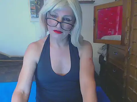 Snapshot of LorenJade chatting on 03/20/25, 07:14 LorenJade online show from 03/20/25, 07:14