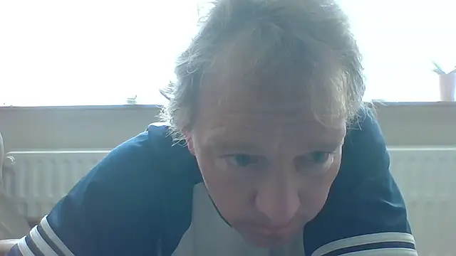 Snapshot of bertolini chatting on 04/26/26, 08:12 bertolini online show from 04/26/26, 08:12