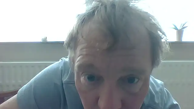 Snapshot of bertolini chatting on 04/27/26, 01:20 bertolini online show from 04/27/26, 01:20
