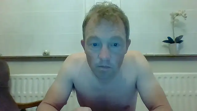 Snapshot of bertolini chatting on 06/17/26, 09:05 bertolini online show from 06/17/26, 09:05